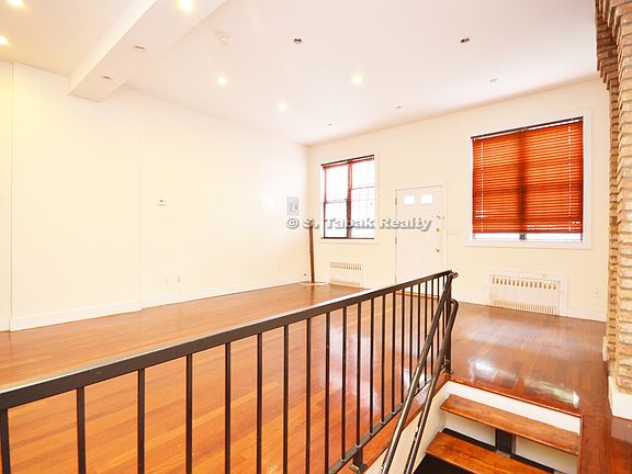 4th image of 149 Wilson Ave APT 1L