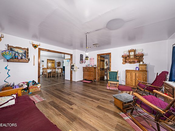 5th image of 107 Cherry St