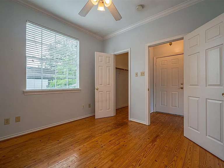 1111 Banks St #6 — Photo 10