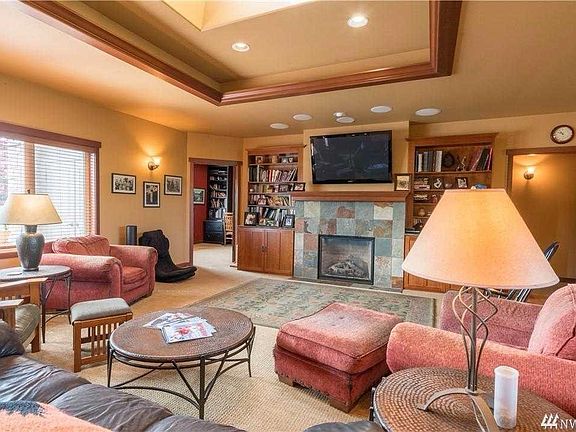 3rd image of 443 River Walk Dr