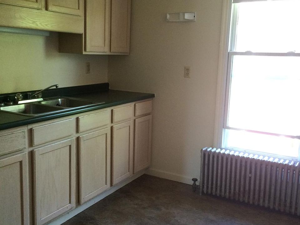 2nd image of 520 Clark St APT 2