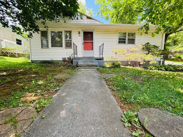 401 3rd St, Christiansburg, VA 24073