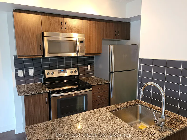 10 Willison Sq #506 — Photo 2