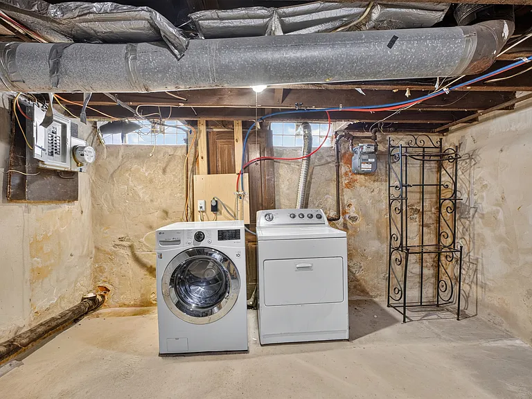 4051 Ludlow St — Photo 24