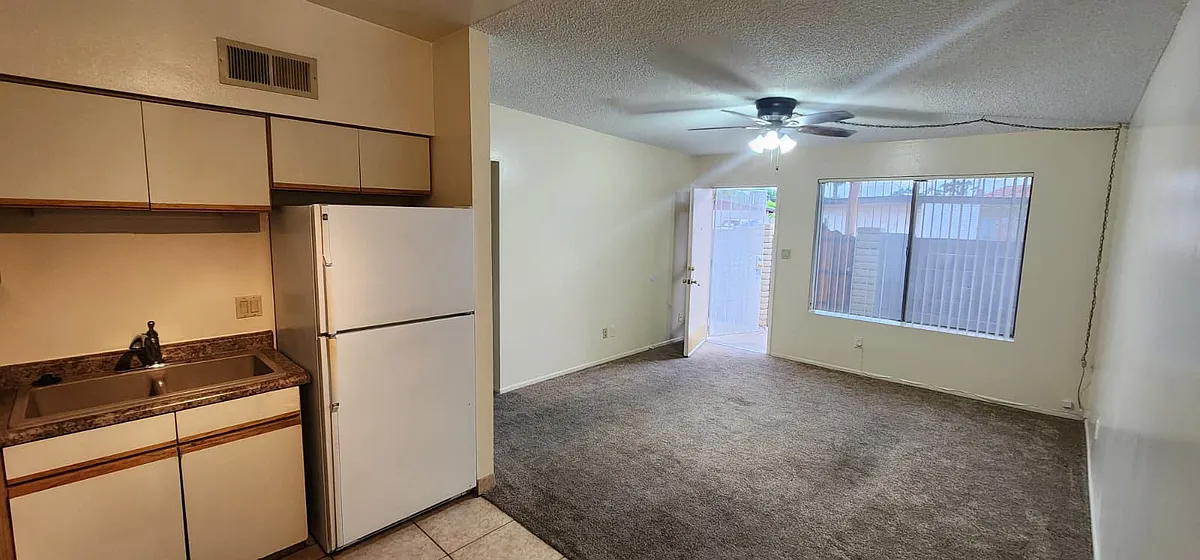 Building Photo - 424 E Frost Cir #424
