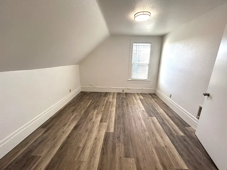 2307 Rockefeller Ave #2307 — Photo 11