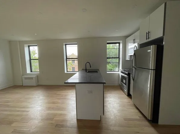 3286 33rd St, Astoria, NY 11106