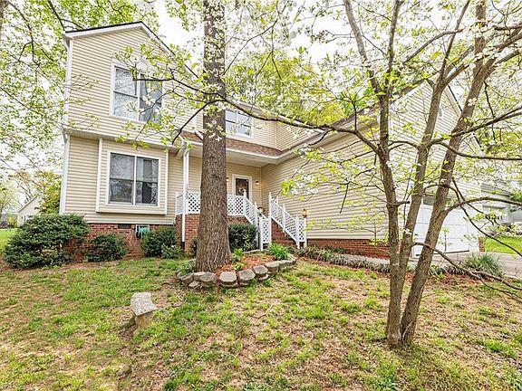 3rd image of 1529 Chimney Rock Dr