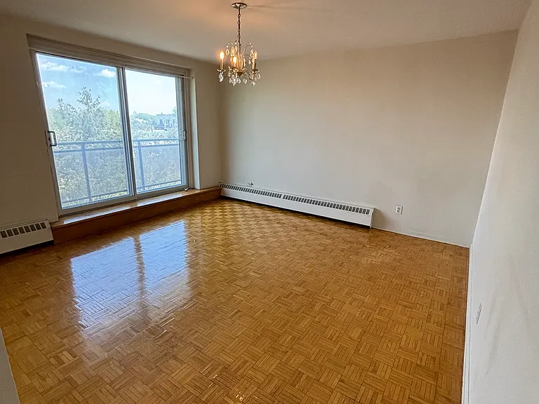 27 Henderson Ave — Photo 9