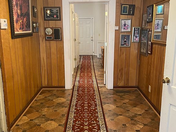 4th image of 205 Cherry St