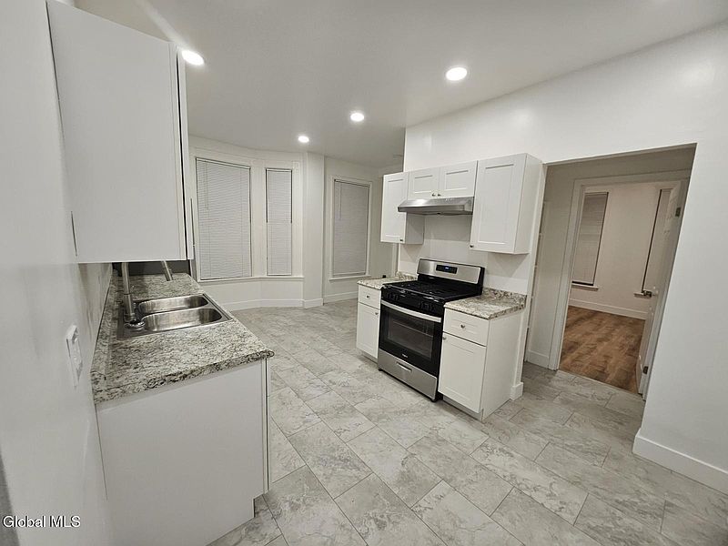 3rd image of 75 5th Avenue