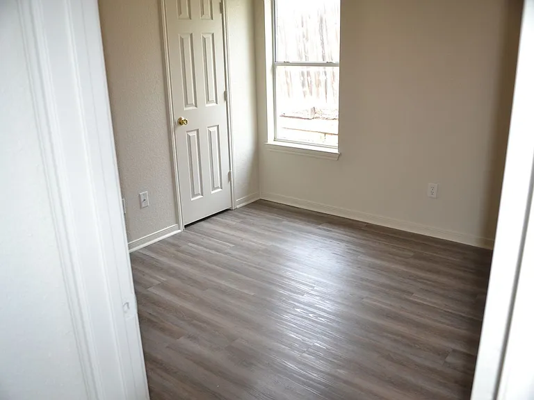 212 Janelle Dr — Photo 9
