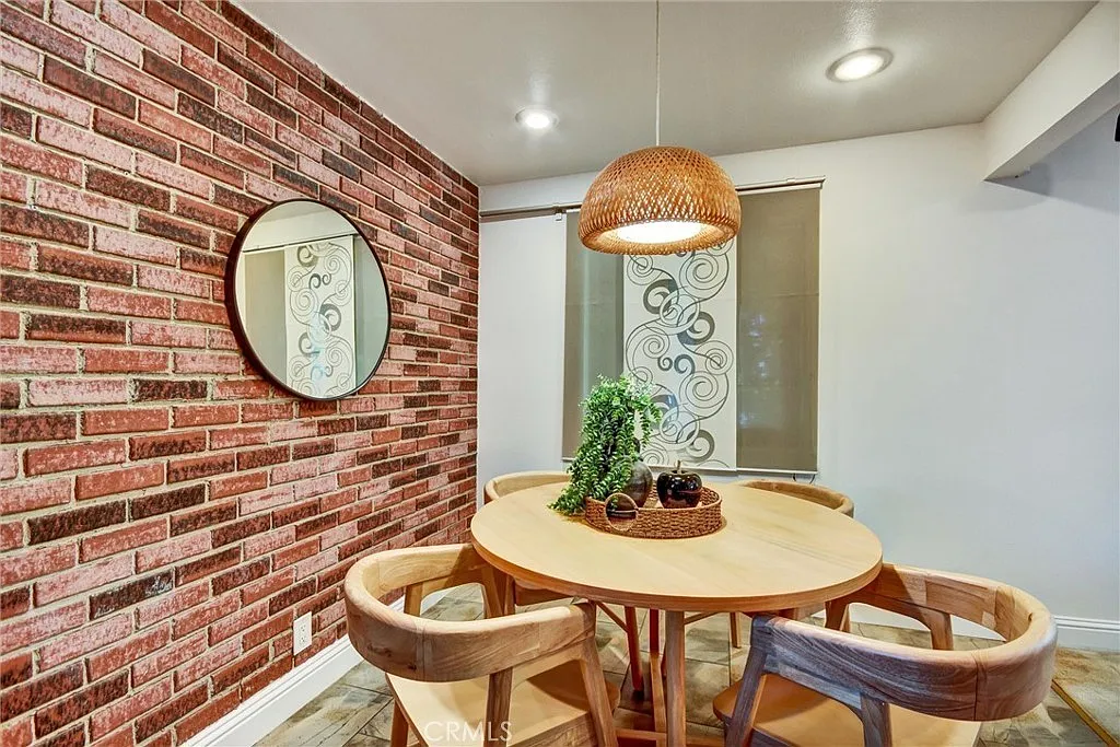 3 bed, 1102 sqft, $4,500 — Photo 4