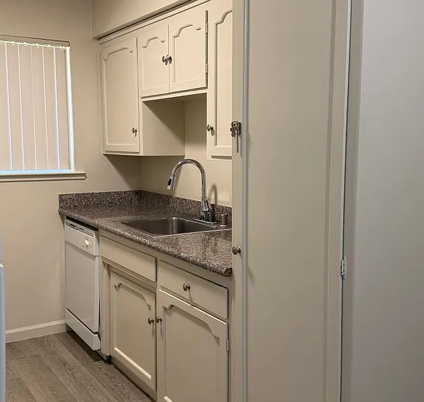 1213 Norwegian Ave — Photo 5