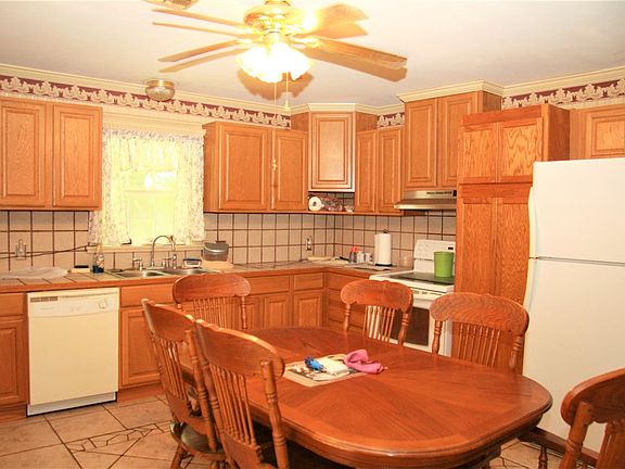 5th image of 236 Saint Philip St