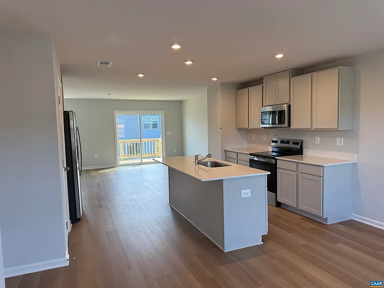 37 Laurin St — Photo 2