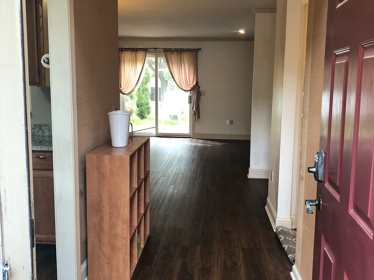 3 bed, 2.5 bath, 1400 sqft, $4,500 — Photo 2