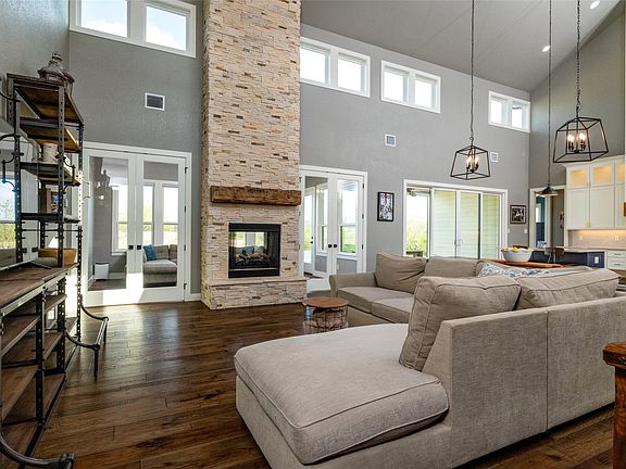 4th image of 338 County Road 4223