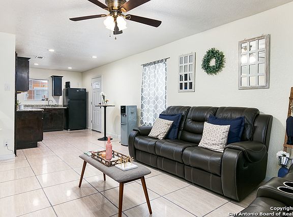 5th image of 122 Dobbs Dr