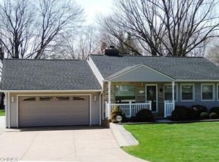 111 Mapleridge Rd, Chagrin Falls, OH 44022