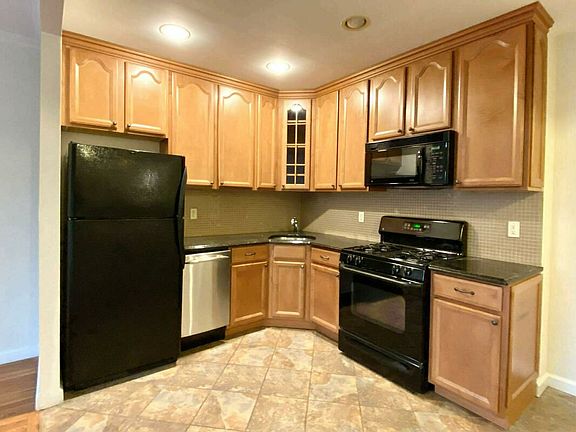 3rd image of 29-16 Newtown Ave #4B