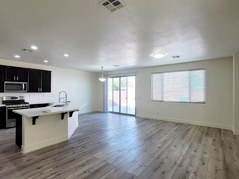 8518 Genesee Ct — Photo 4