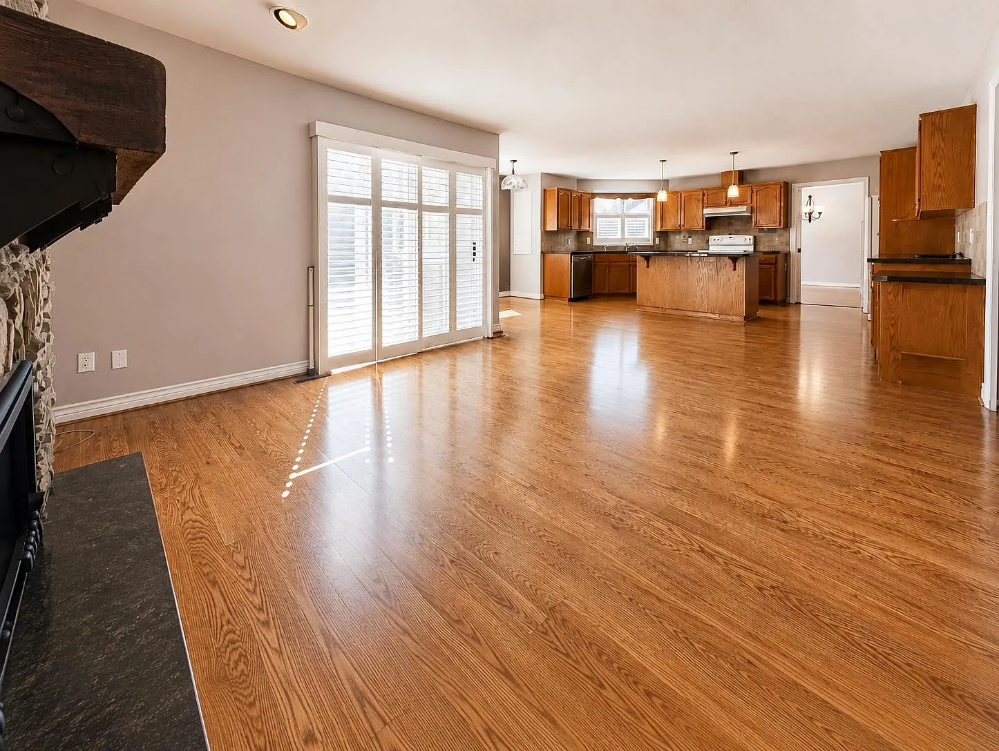 3 bed, 2300 sqft, $3,700 — Photo 3