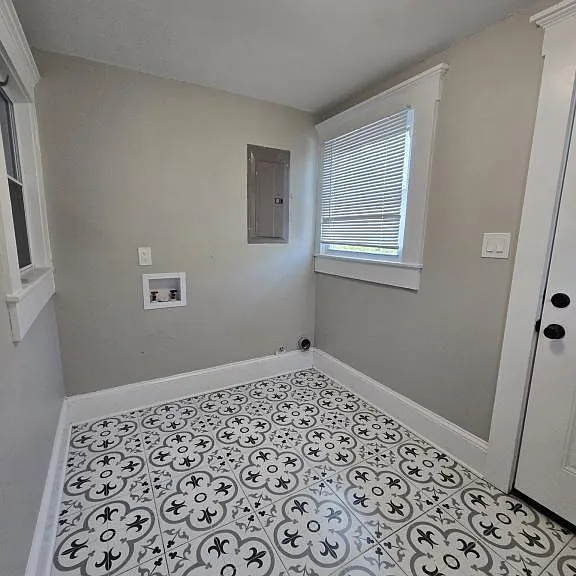 653 E Henry St — Photo 10