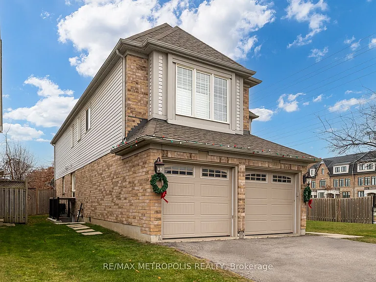 33 Tweedie Cres #BASEMENT — Photo 2
