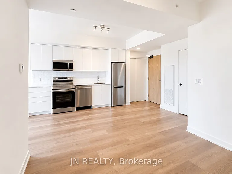 33 Erie Ave #605 — Photo 8