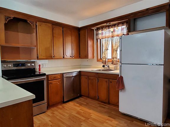 2nd image of 400 Calverley Ave