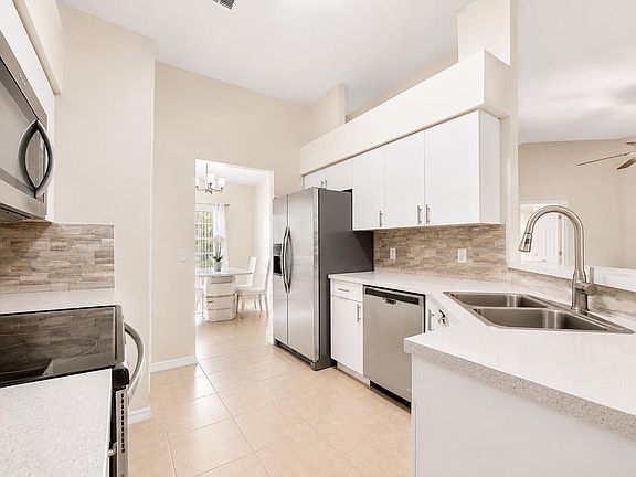 5th image of 11528 CLAIR Place