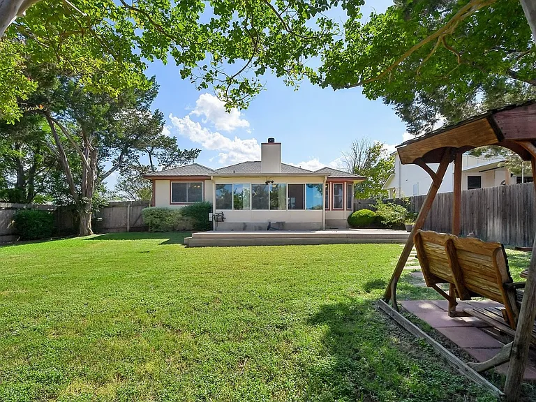 916 Moon Glow Dr — Photo 16