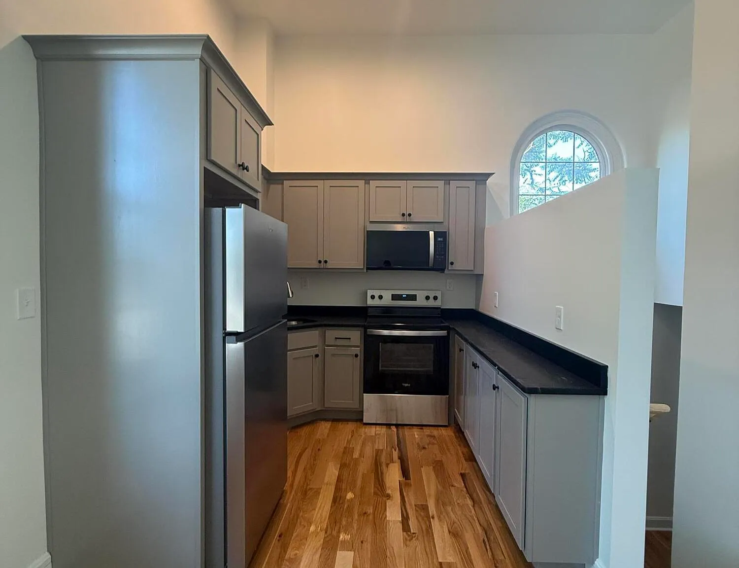 1 bed, 2.0 bath, 1005 sqft, $1,300 — Photo 3