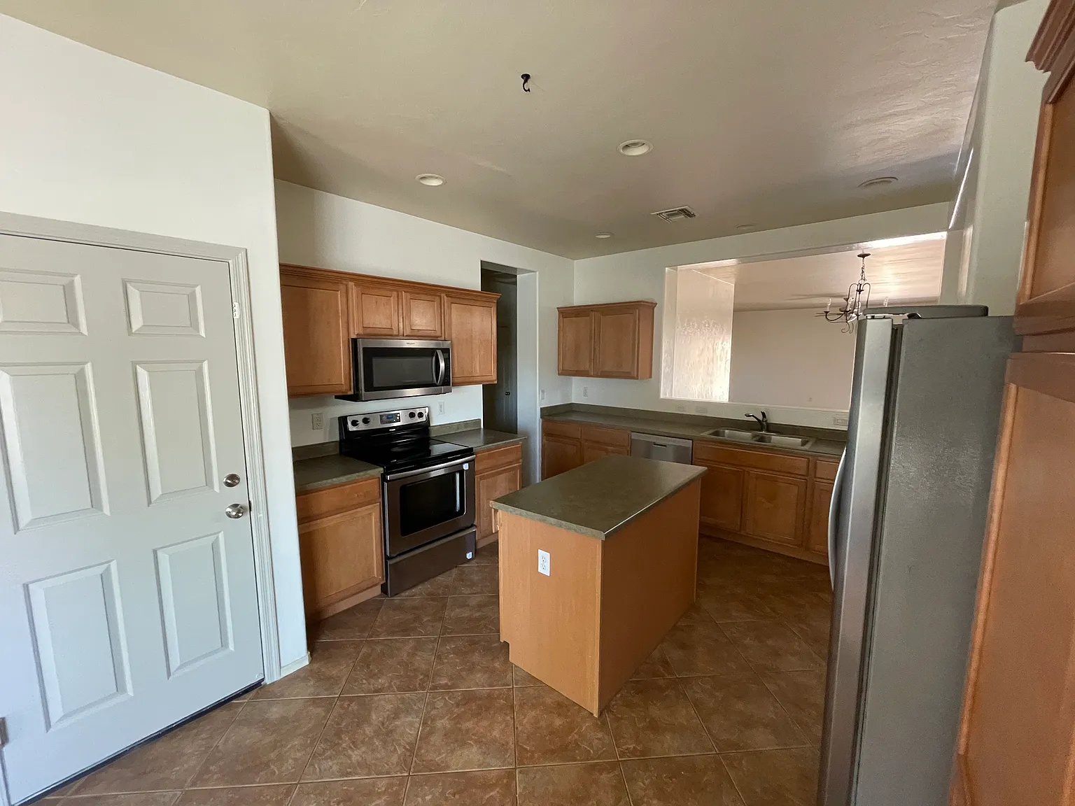 3 bed, 1800 sqft, $1,750 — Photo 3