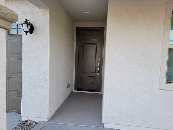 3rd image of 1633 W Buist Ave