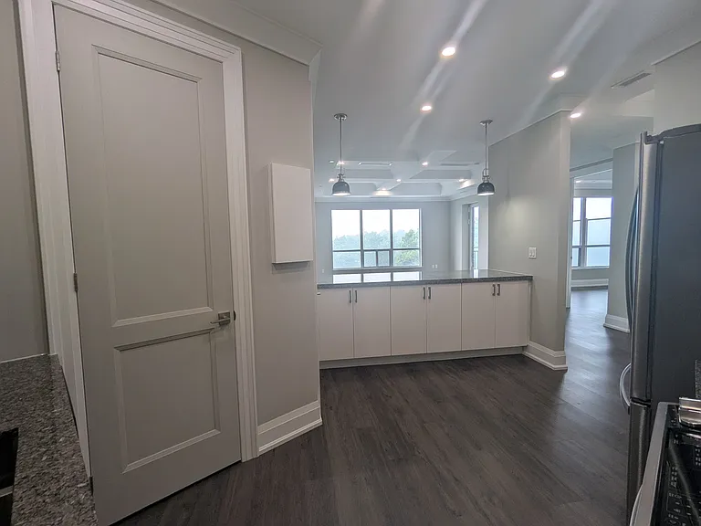 121 King St W — Photo 76