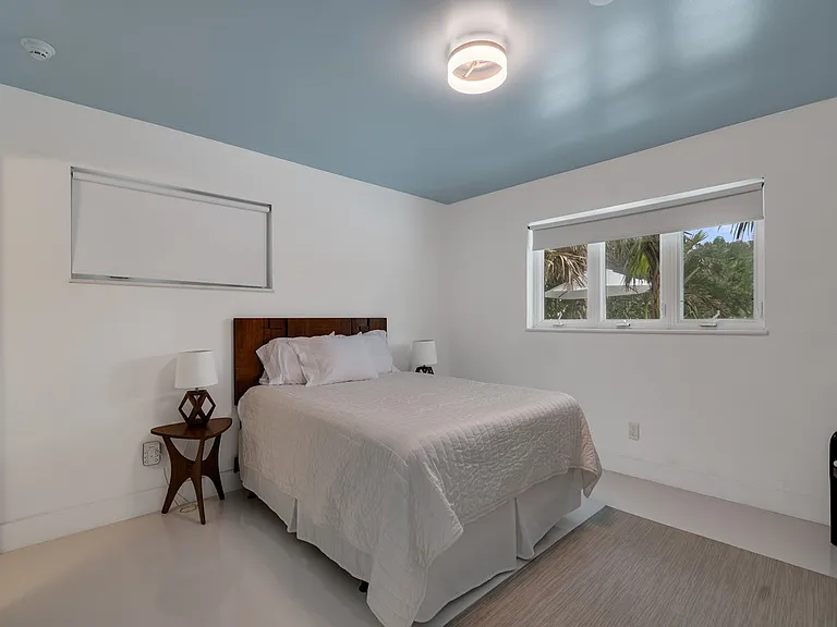 955 Reef Ln — Photo 32