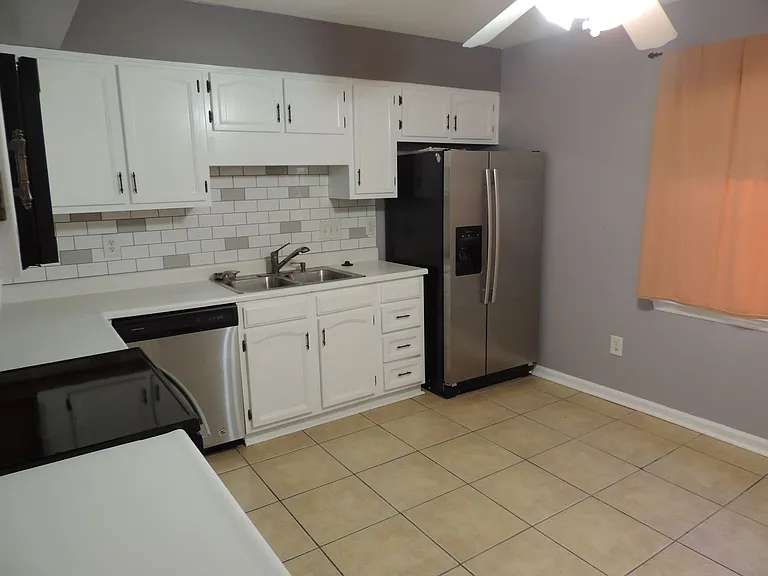 8807 Hunter Ridge Dr — Photo 14