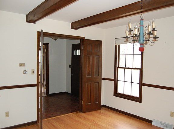 4th image of 19 Coy Park Dr