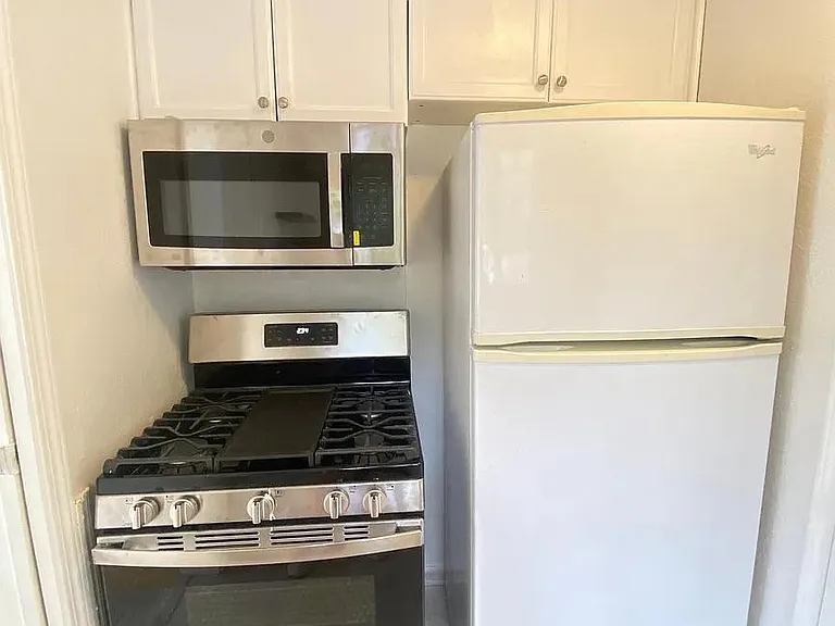 638 N Bayview Ave — Photo 5