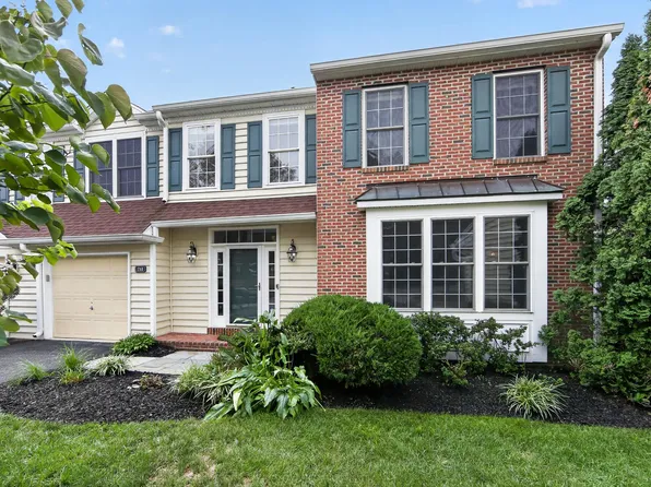 218 Hillsboro Mills Ln, Wallingford, PA 19086