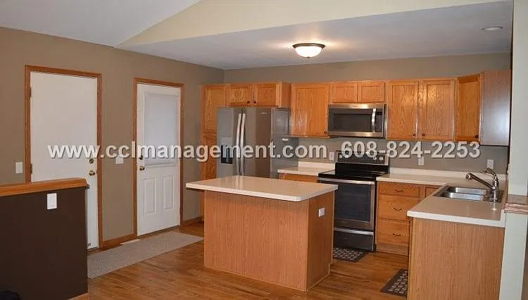 3 bed, $2,795 — Photo 1