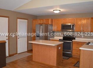 5 Fleischman Cir, Madison, WI 53719