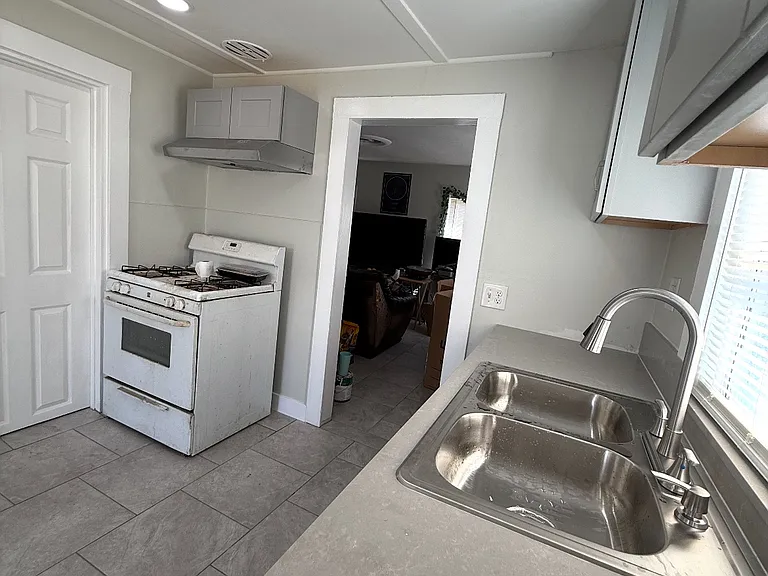 506 Wilson Ave — Photo 1