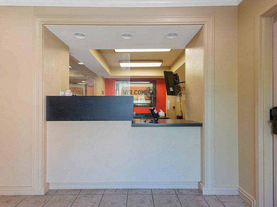 Lobby and Guest Check-in