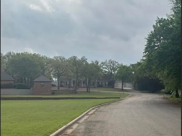 6 Creekwood Trl, Bowie, TX 76230