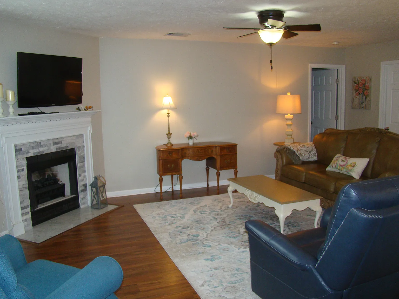 3 bed, 2143 sqft, $3,200 — Photo 2