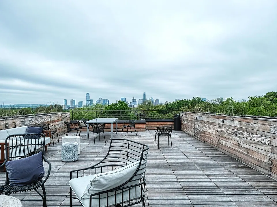207 W Johanna St #207
