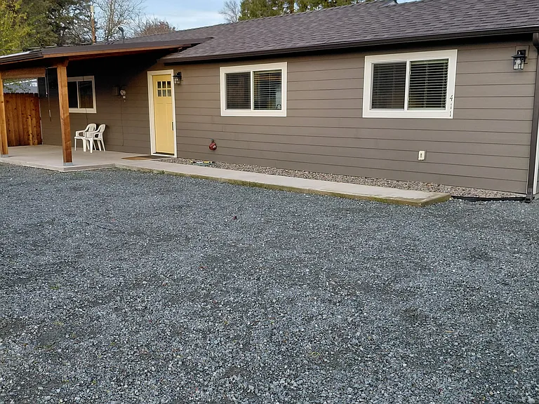 411 SW Westholm Ave — Photo 4